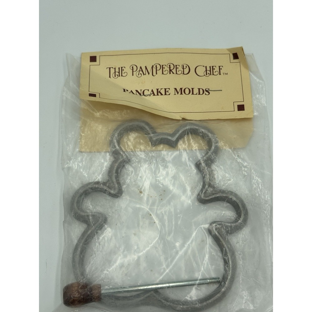 New Pampered Chef Bear Pancake Mold with handle/cast iron.